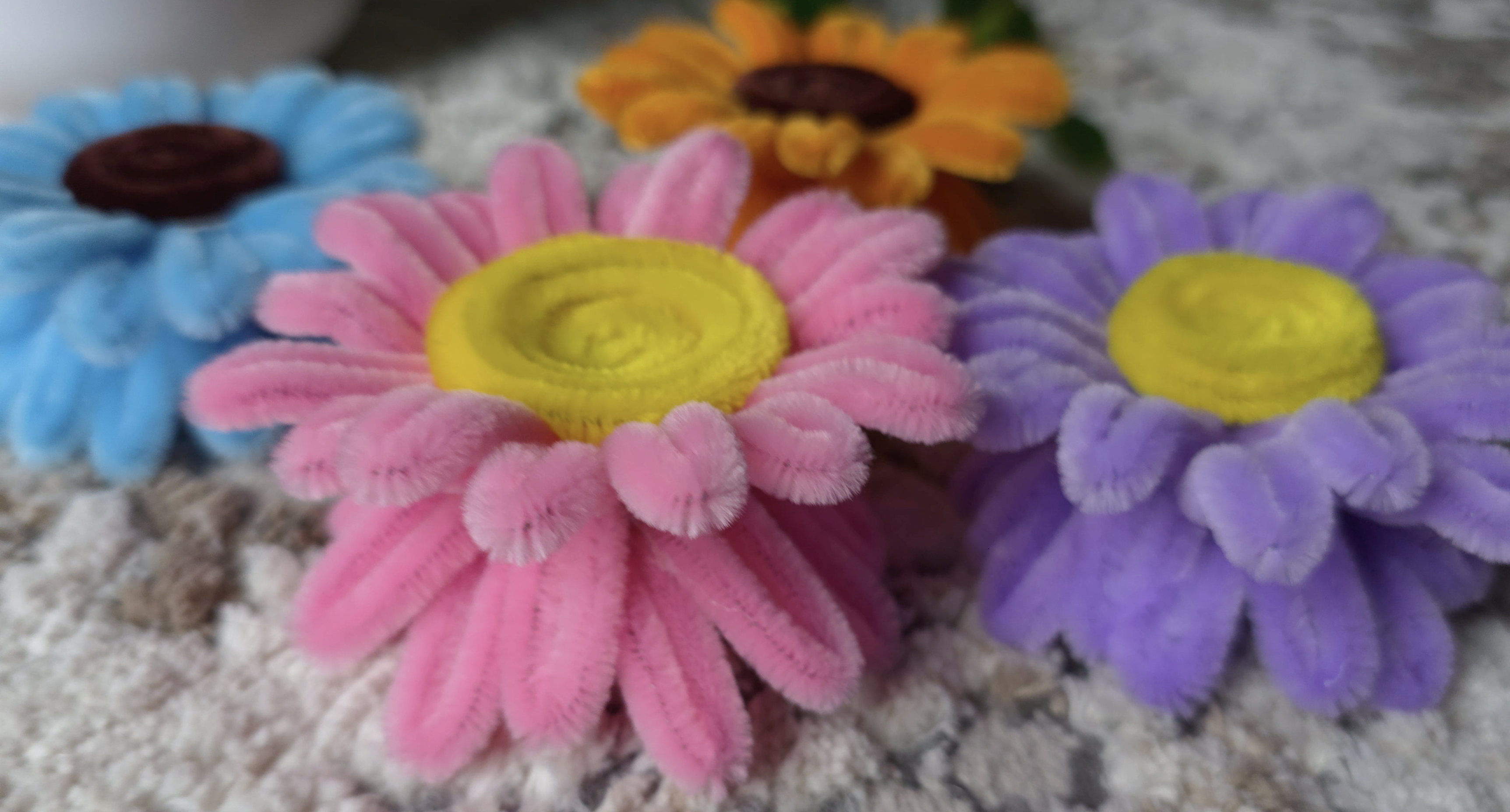 Bloom Daisy Lamp Holder — A cheerful handmade floral lamp holder decorated with soft pipe-cleaner daisies in playful pastel shades. Perfect for adding a colorful handmade touch to bedrooms, desks, shelves, or cozy corners. (detail angle)